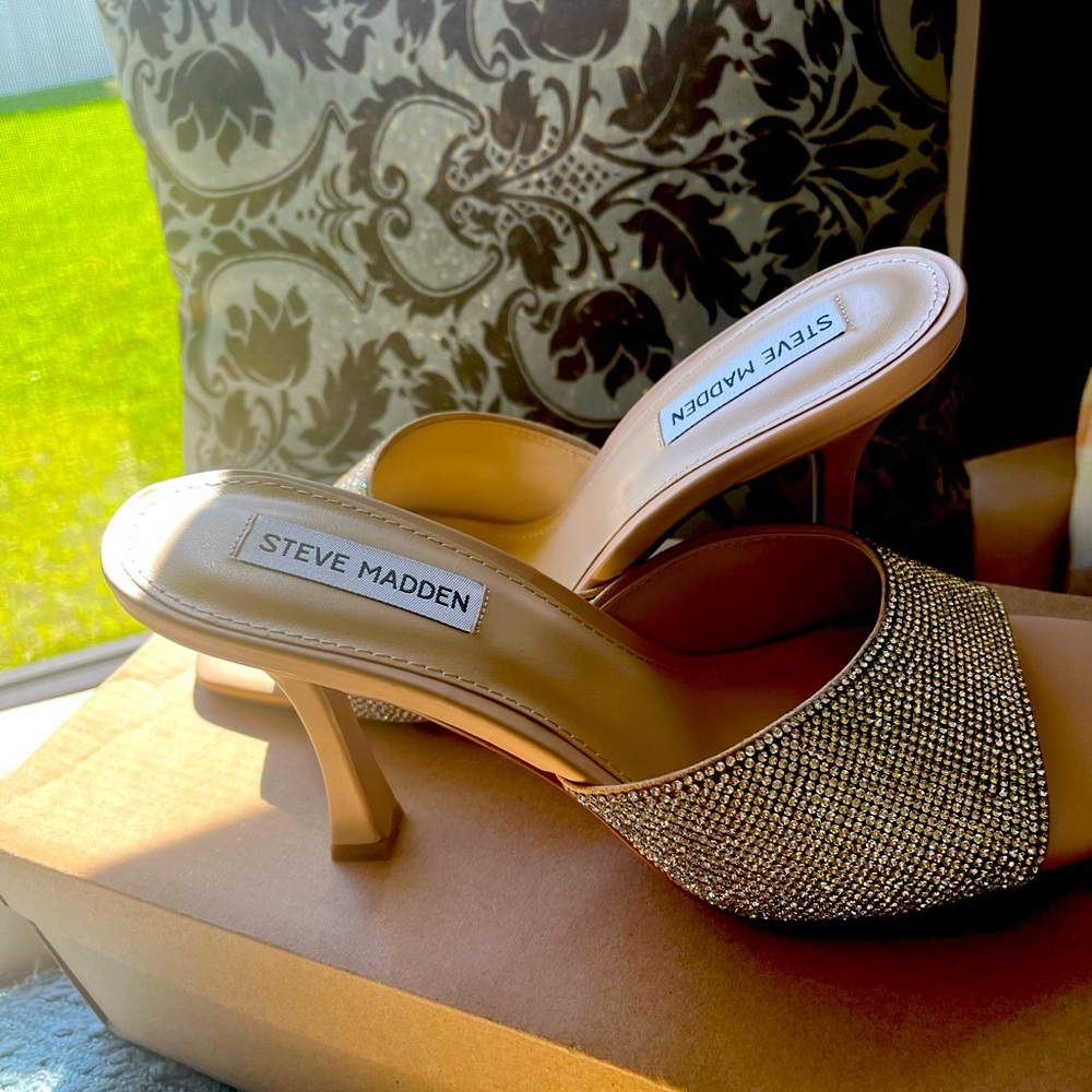 Brand New in original box Steve Madden silver Rhinestone heels size 9